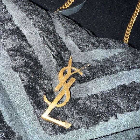 Brand new with dustbag Yves Saint Laurent Black Women's shoulder Bag LouLou - Picture 4 of 9